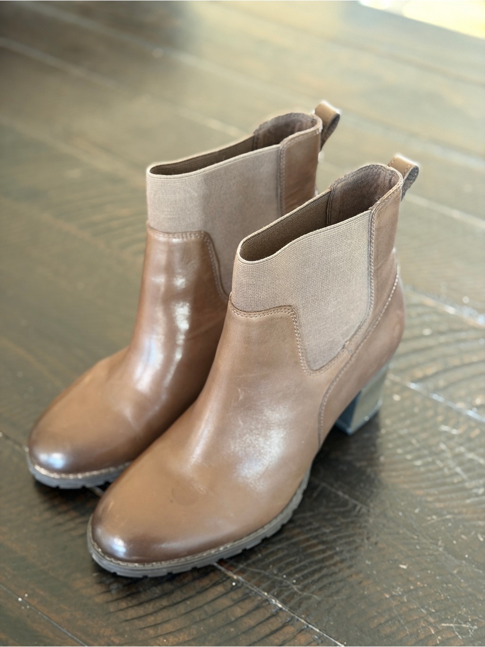 Clarks Collection Verona Ease Women's Dark Taupe Leather Chelsea Boot Heel 9